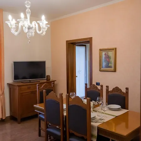 Pino Argentato بيت للعطل
